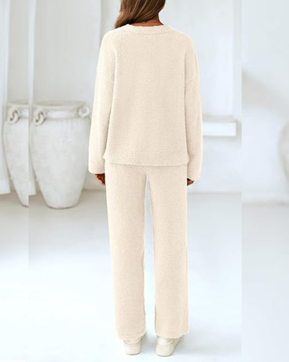 Weiches und kuscheliges Loungewear-Set mit V-Ausschnitt