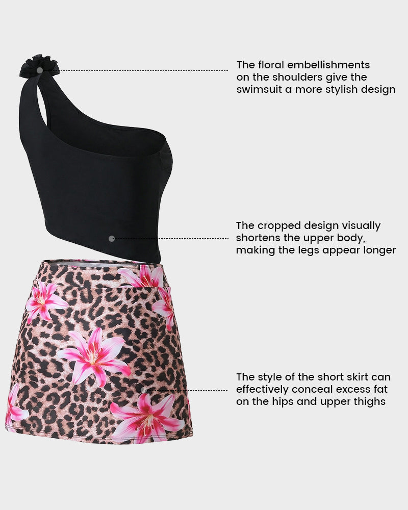 Asymmetrisches geblümtes Badekleid mit Cut-Outs