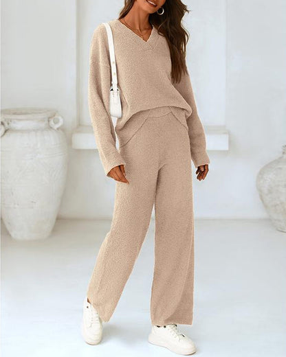 Weiches und kuscheliges Loungewear-Set mit V-Ausschnitt