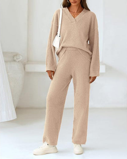 Weiches und kuscheliges Loungewear-Set mit V-Ausschnitt